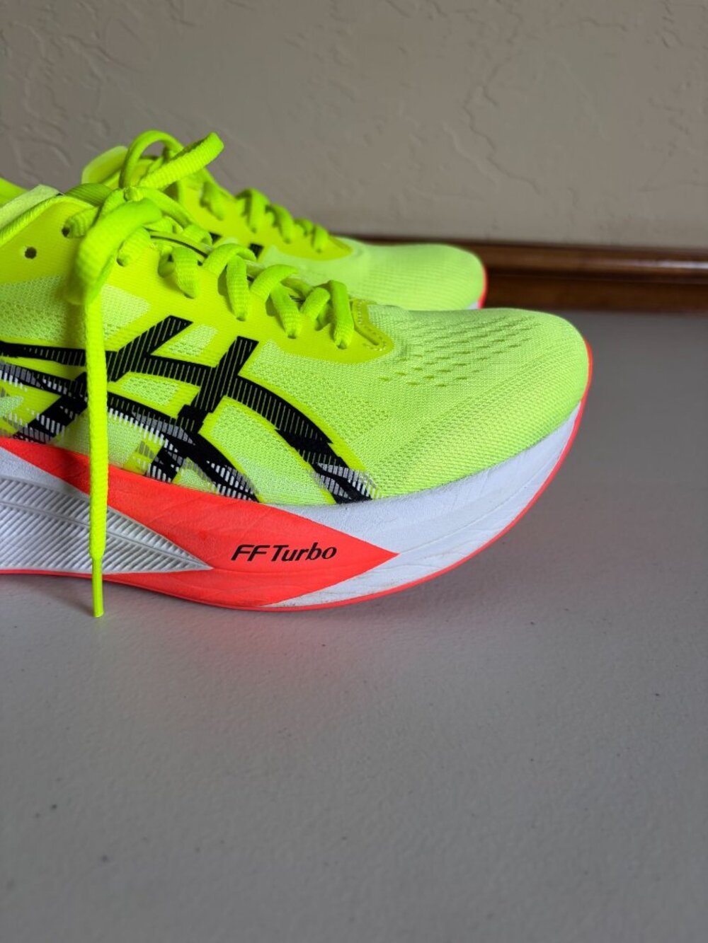 ASICS Magic Speed 4 Safety Yellow/Black Men's US 8 Athletic Running Shoes - Picture 4 of 9